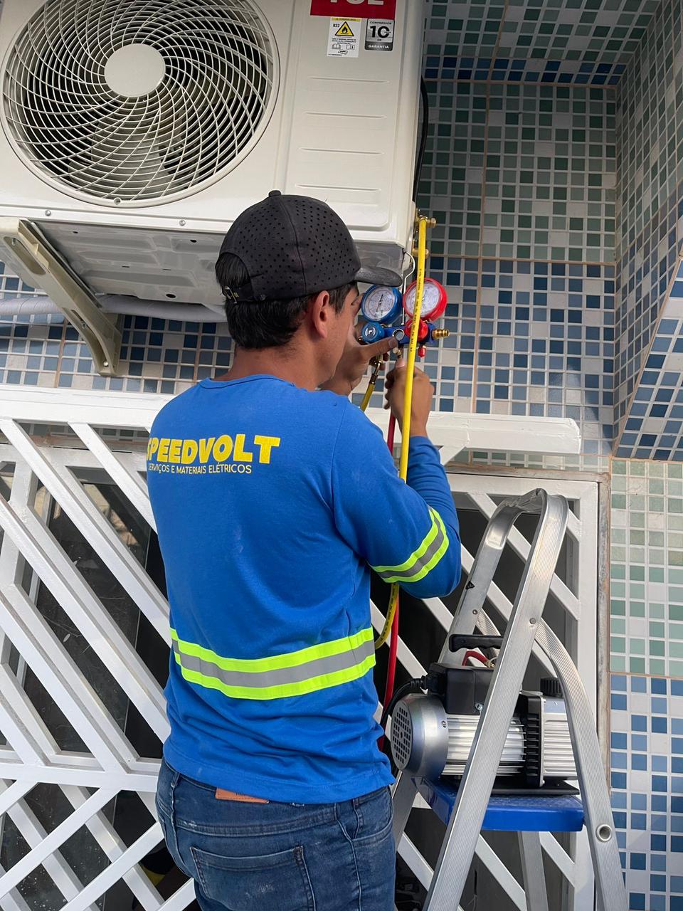 Qual a melhor posição para instalar ar condicionado no quarto?